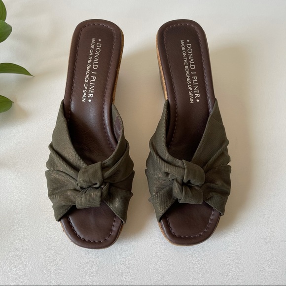 DONALD J PLINER CHARM KNOTTED OPEN TOE WEDGE - Picture 3 of 10